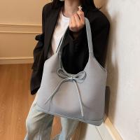 Bolso de Tote Elegante para Mujer en Azul Claro Gran Capacidad, Cierre Magnético, Detalle de Lazo, Correas Transparentes Perfecto para Compras, Citas, Fiestas, y Viajes - details 3