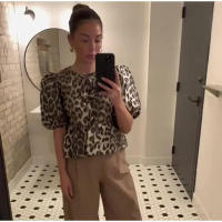 Elegante camisa delgada con tirantes huecas de leopardo para mujeres, blusa de manga corta o blusa de cuello - details 10