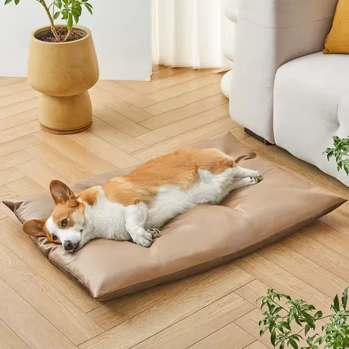 Cama de Mascotas Refrescante de Doble Superficie Alfombra de Verano Impermeable para Perros y Gatos con Pad de Salpicaduras de Cuero - 1