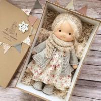Muñeca de algodón Waldorf, figura de artista artesanal, tejido de pulgar de Navidad - details 1