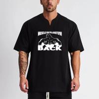 Muscleguys Camiseta de Fitness de Algodón Cuello en V, Manga Corta, Impresión, Lavado en Máquina, Para el Verano y Gimnasio - details 4