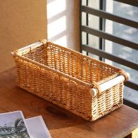 Una cesta tejida rectangular, larga y estrecha, utilizada para organizar bares, baños, dormitorios y mesas de centro. - details 3