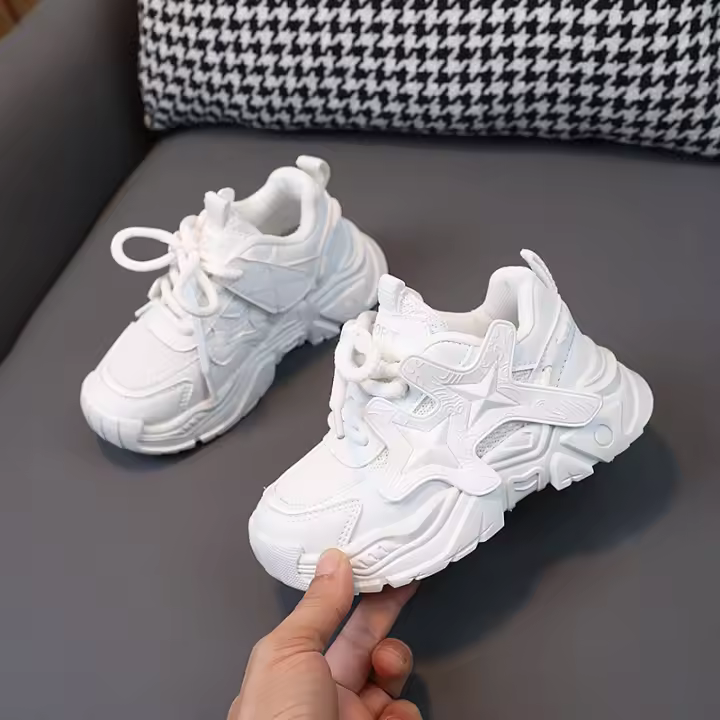 Nuevas zapatillas transpirables de malla, zapatos antideslizantes de suela blanda para niños pequeños, zapatos de moda. - 1