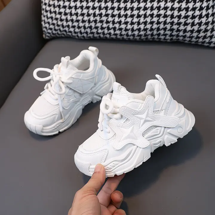 Nuevas zapatillas transpirables de malla, zapatos antideslizantes de suela blanda para niños pequeños, zapatos de moda. - 1