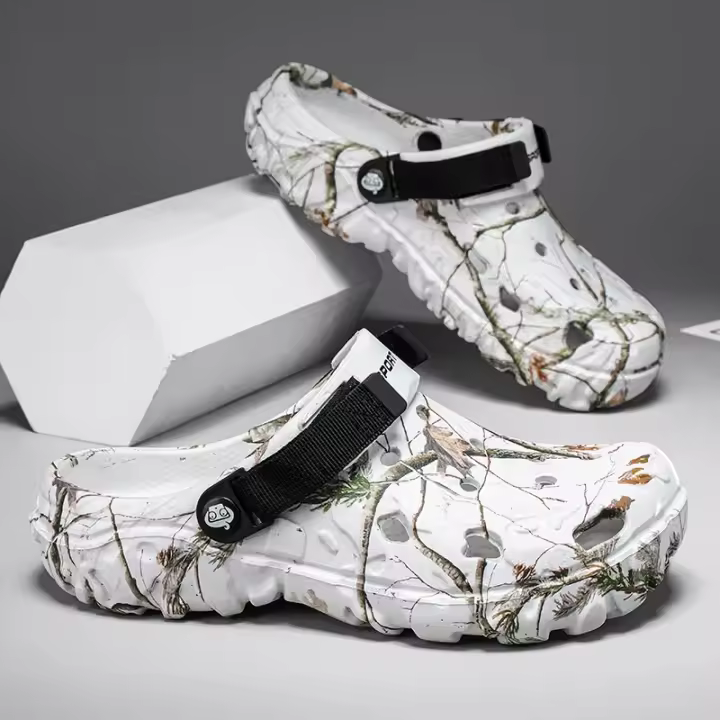 Sandalias de verano 2024 para hombre, nuevos zapatos para el jardín en casa, zapatillas cómodas y ligeras para hombre, chanclas de fondo suave antideslizantes - 1