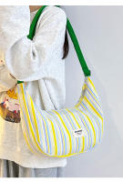 Bolso de mensajero de gran capacidad para estudiantes informales, nuevo bolso de hombro versátil a rayas de color en contraste para mujer, bolso de viaje personalizado tipo dumpling. - details 16