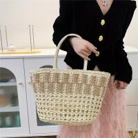 NYXIA Bolso grande de paja tejida para mujer - Bolso elegante informal para playa y vacaciones en beige, ligero y duradero con correa de hombro fija, perfecto para salidas de verano, bolso de playa - details 6