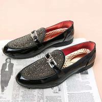 2023 nuevo vestido de cuero de moda de estilo italiano para hombres, zapatos casuales de negocios, zapatos puntiagudos de talla grande - details 1