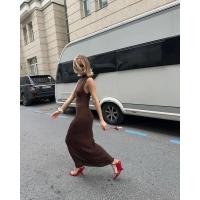 Mujer de punto sin mangas con cuello alto, vestido largo elegante de moda para otoño 2023 - details 11