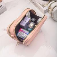 Bolsas de almacenamiento de cosméticos de gran capacidad, bolsa de almacenamiento de artículos de tocador impermeable portátil, bolso de hombro con forma de corazón de cuero PU a prueba de polvo - details 3