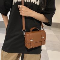 Bolso bandolera minimalista de streetwear. Bolso de hombro versátil de nueva moda de primavera y verano. Bolso tipo caja con diseño de nicho. Bolsa para teléfono multifuncional. - details 2