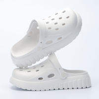 Lucyever-zapatos de verano con agujeros para mujer, zuecos de Punta cerrada sólidos, zapatillas de playa de Eva, toboganes antideslizantes con nubes, 2024 - details 7