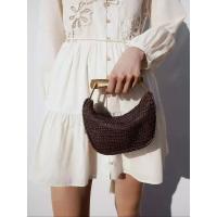 Asa de metal Mini bandolera con cremallera Bolso trenzado Correa de hombro ajustable trenzada de playa Mochila de lujo de alta gama - details 4