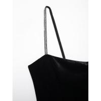Moda femenina de otoño-invierno 2025 de terciopelo negro corto - details 3