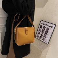 Bolso de mujer versátil 2025 nuevo bolso de mensajero de mujer simple y de moda bolso de cubo retro de gama alta - details 3