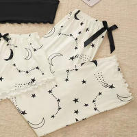 Conjunto De Pijamas De Verano En Seda Con Estampado De Moda Camisola Y Pantalones Largos Shorts Set Para Mujer Sin Mangas Cuello Spaghetti - details 2