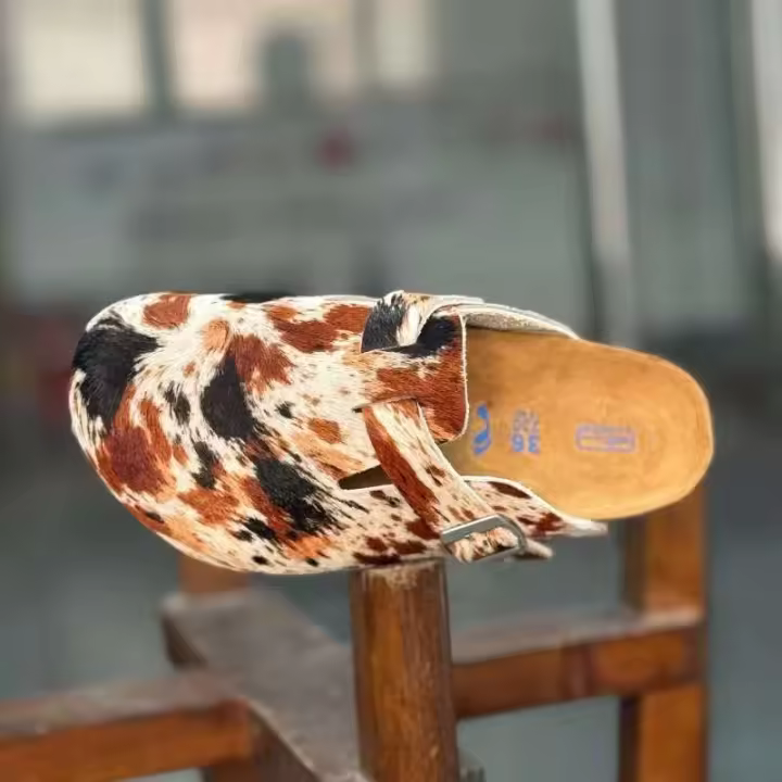 Zapatillas de suela gruesa de cuero de crin de moda con mula plana de diseñador al aire libre unisex con logotipo de alta calidad - 1