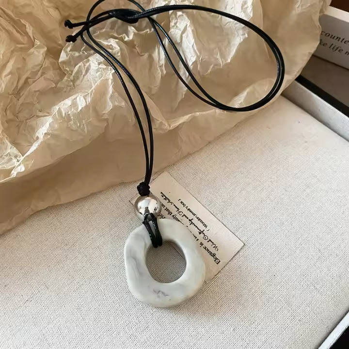 Collar Retro para mujer, nuevo nicho coreano, cadena de suéter, moda, otoño e invierno, versátil, collar de sentido premium - 1
