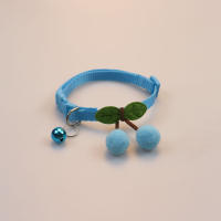 Collar de Mascotas de Peluche Accesorio de Cuello con Campana de Cereza para Perros y Gatos - details 8