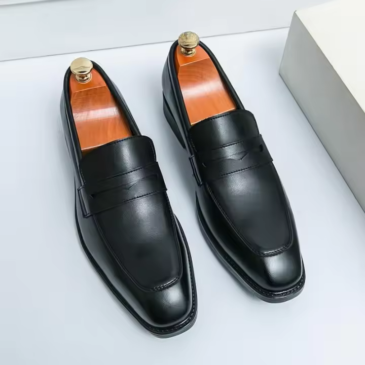 Mocasines de cuero simples para hombre, zapatos de negocios elegantes, moda formal de lujo, zapatos casuales de oficina de un pie, color negro - 1