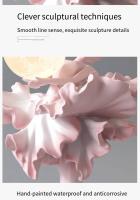 El escritorio de la Sala de estar de la chica del Ballet instala una pequeña lámpara nocturna y un adorno de Gabinete de vino de lujo ligero. - details 8