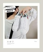 Nuevas zapatillas deportivas informales combinables de primavera para hombre y mujer Mc de cuero blanco con suela gruesa y plantilla de malla transpirable - details 1