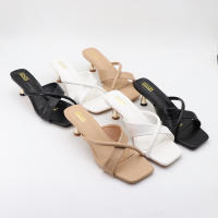 Sandalias sexys con punta cuadrada y tacones bajos. - details 1