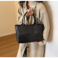 Bolso de mano para mujer, nuevo bolso de hombro premium de gran capacidad, tejido versátil para llevar debajo del brazo. - details 34