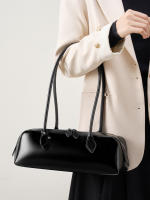 Bolso Baguette de Piel de Vaca para Mujer: Bandolera de Diseño Exclusivo y Gran Capacidad - details 1