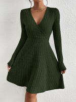 Vestido de manga larga con tejido de cintura baja de cuello V de mujer - details 4