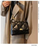 Bolso de cadena de moda con diseño de nicho para mujer 2025 Nuevo bolso cruzado de moda de primavera/verano Bolso cuadrado pequeño de un solo hombro con textura de alta calidad - details 0