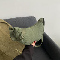Bolso Cruzado Semi-Luna Bolso de Hombro de Pana Casual para Mujeres Bolso de Mano de Viaje de Color Sólido - details 4