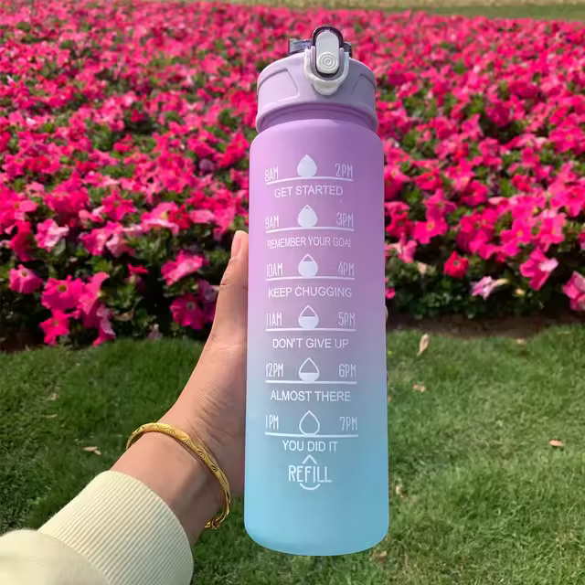 Botella potente para beber, botella de agua deportiva con marcador de tiempo, 750 ml - 1