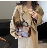 Nuevo bolso de mensajero versátil de hombro, bolso cuadrado pequeño portátil con costuras. - details 25