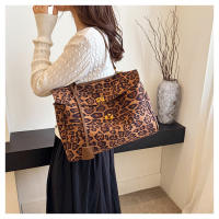 Bolso de hombro de gamuza Nuevo bolso de mano de gran capacidad para viajeros Bolso de moda para las axilas - details 36