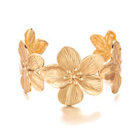 Pulsera ancha abierta de mariposa y flor hueca de acero inoxidable de alta calidad, brazaletes ajustables chapados en oro, joyería para mujer - details 10