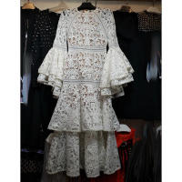 Vestido de encaje blanco de talla grande, mangas acampanadas, cuello redondo, con volantes, para fiestas de otoño y primavera. - details 6