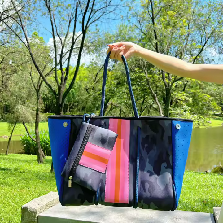 Bolsa de playa portátil con estampado de camuflaje y leopardo negro, bolso de ocio para viajes, bolso de neopreno para damas. - 1