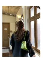 Bolsos de hombro verdes para ir al trabajo para mujer, bolsos de diseñador de lujo, bolso informal de Color puro, bolso con almohada de gran capacidad para axila 2024 - details 18