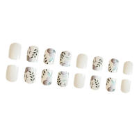 Primavera blanca falsa con decoración floral, uñas de borde liso e inofensivas para ir de compras y citas - details 4