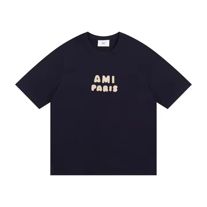Las camisetas AMI Primavera/Verano 2025 están ahora disponibles. Esta es una nueva camisa de manga corta de moda para hombre de alta calidad, adecuada para uso informal y deportivo. - 1