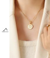 Nuevo collar de 26 letras, collar con medallón de concha de mar blanco que no se decolora, diseño de moda, cadena de clavícula con personalidad - details 3