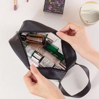 Bolsa de cosméticos de PVC con dibujos animados Ins duradera, bonitas bolsas de almacenamiento portátiles, bolsa de lavado impermeable de alto nivel de apariencia para mujer - details 5