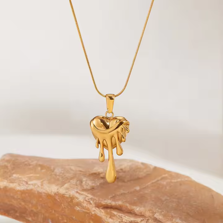 Collar con colgante de gota de agua de amor de lava de acero inoxidable con sentido de diseño retro de nicho de moda, collar de alto sentido - 1