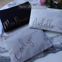 Bolsa de Maquillaje Personalizada Regalo de Despedida de Soltera Ideal para Viajes y Fiestas - details 1