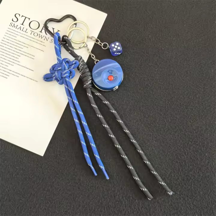 Llavero con lazo de perlas de cuero brillante Ins Y2k, colgante de mochila con corazón de amor, borla larga hecha a mano, llavero con lazo 3D, regalo para niñas - 1