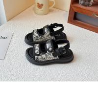 Sandalias informales para niños con correa de gancho y bucle, nueva tendencia 2025, zapatos de playa a la moda con dedos abiertos, zapatos de playa para niños medianos y grandes, suaves y antideslizantes - details 4