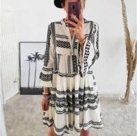 Vestido de Playa de Verano con Estampado Geométrico Cuello en V, Mangas de Campana, Nine-cuartos - details 1