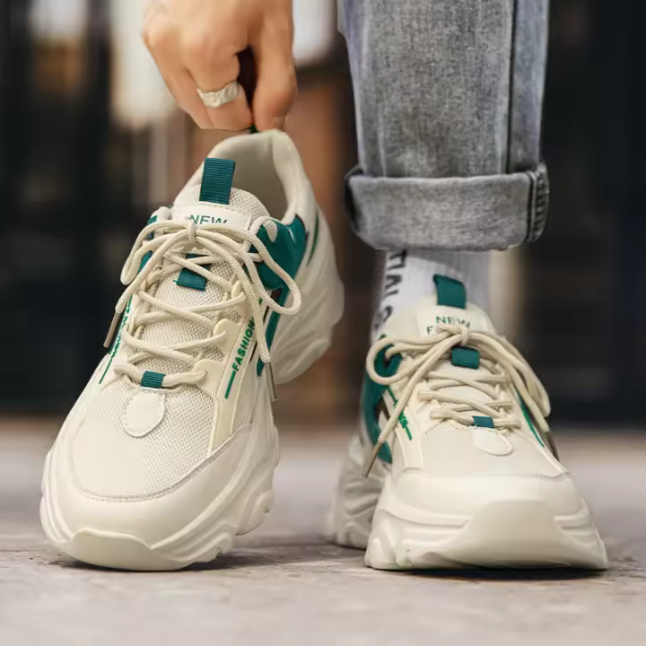 Zapatillas de Correr para Hombres en Malla Transpirable Zapatos Casuales de Moda 2024 para el Verano con Gana de Altura Antideslizante - 1
