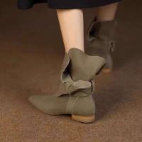 2024 nuevas mujeres de otoño de gamuza con tacones gruesos puntiagudos, botas de moda hechas de cuero genuino - details 2